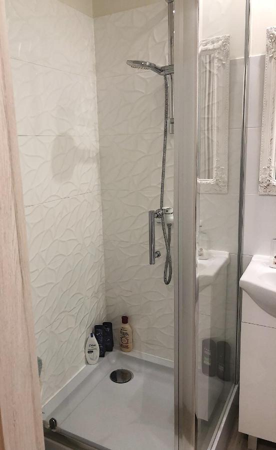 Kawalerka - Jelenia Gora, Dziel. Zabobrze Apartment ภายนอก รูปภาพ